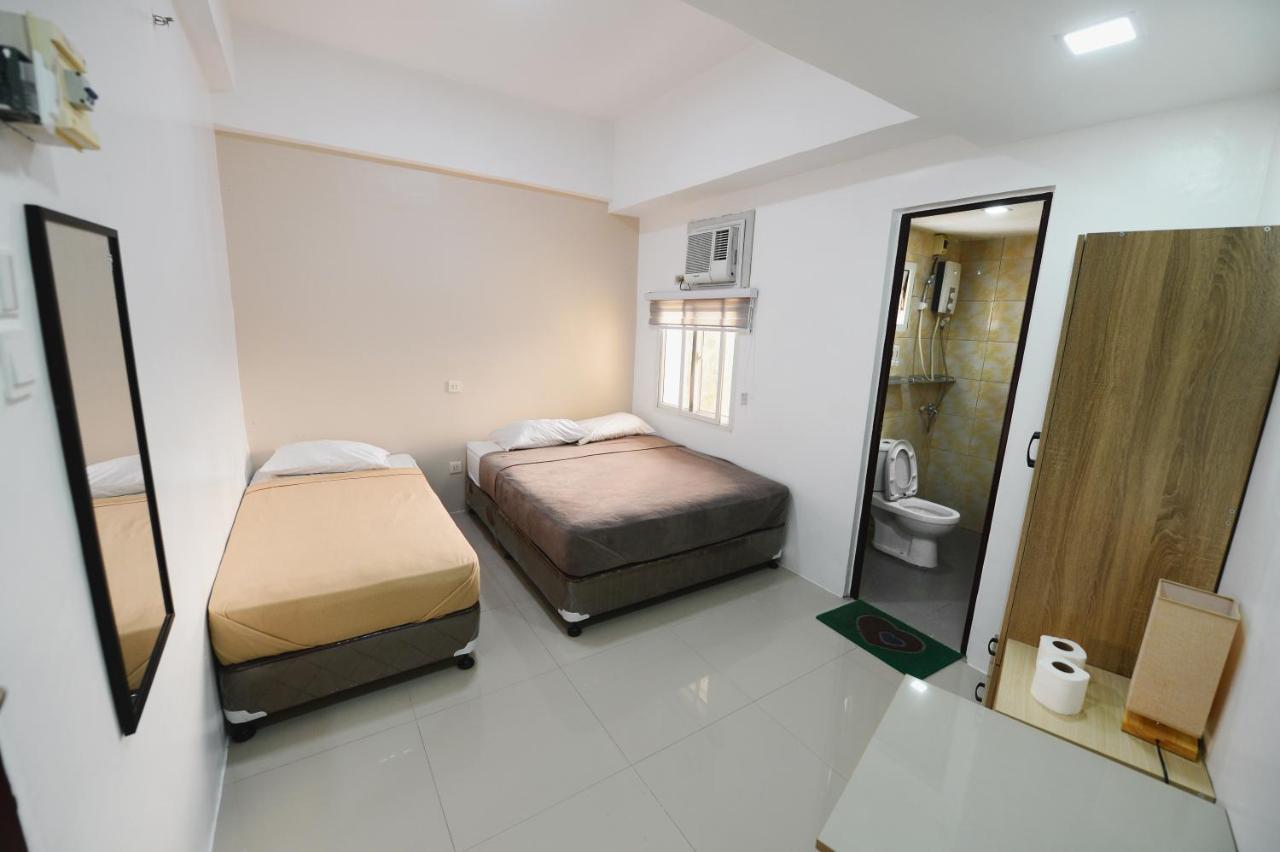 Cebu Courtyard Hotel Мактан Екстериор снимка