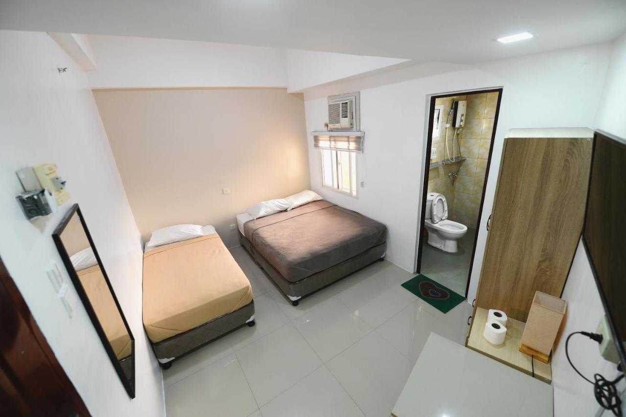 Cebu Courtyard Hotel Мактан Екстериор снимка