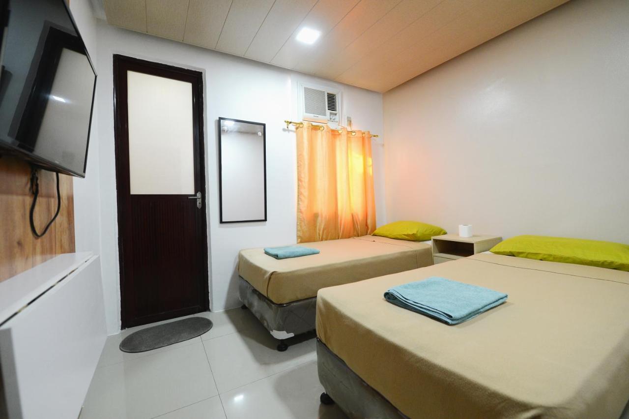 Cebu Courtyard Hotel Мактан Екстериор снимка