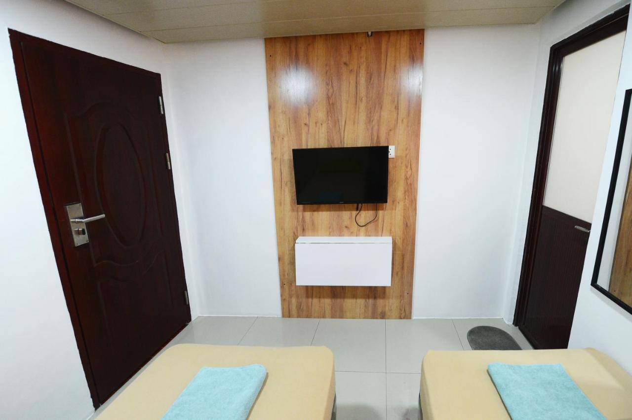 Cebu Courtyard Hotel Мактан Екстериор снимка