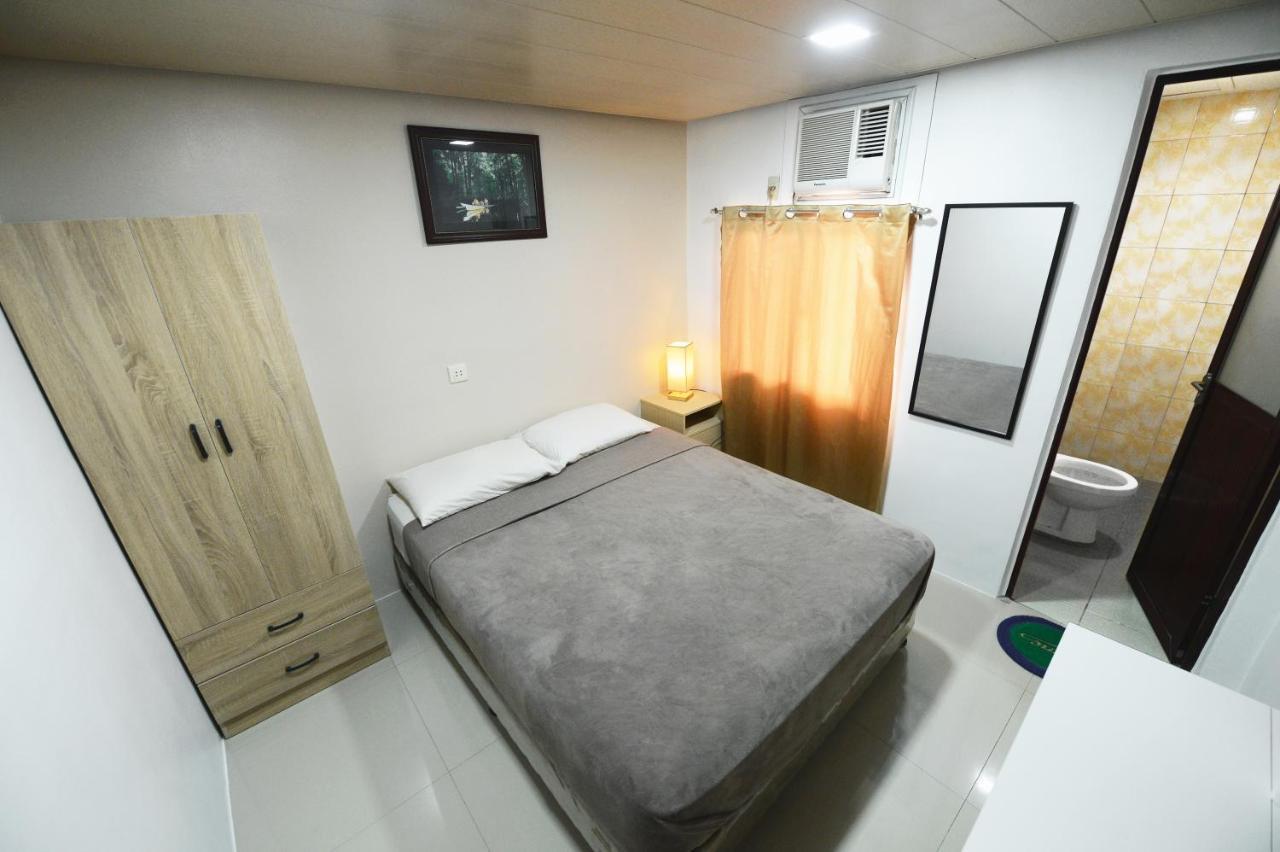 Cebu Courtyard Hotel Мактан Екстериор снимка