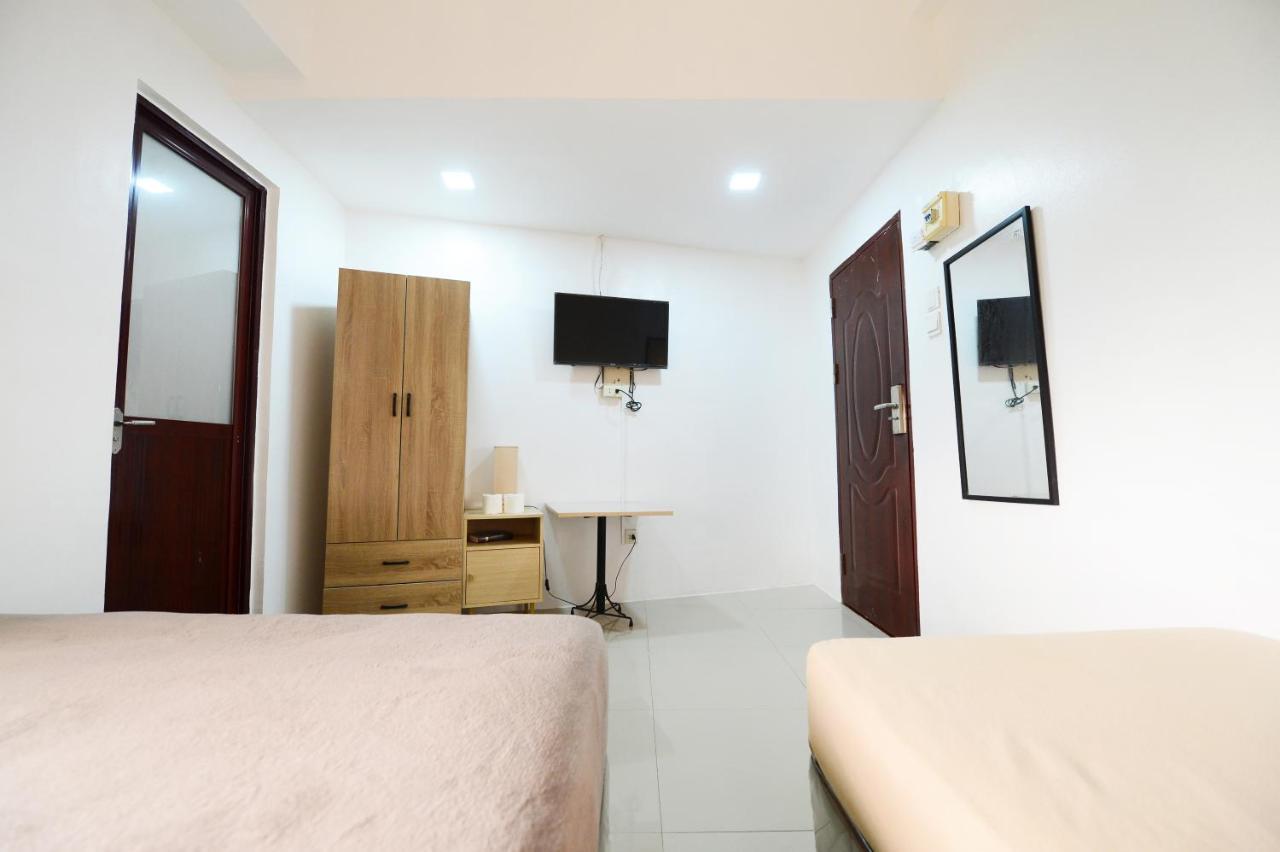 Cebu Courtyard Hotel Мактан Екстериор снимка