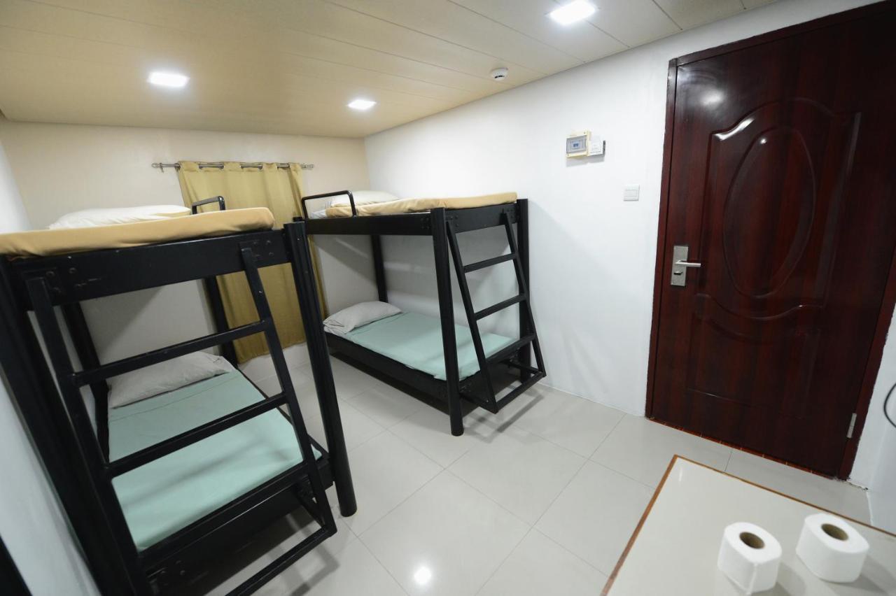 Cebu Courtyard Hotel Мактан Екстериор снимка