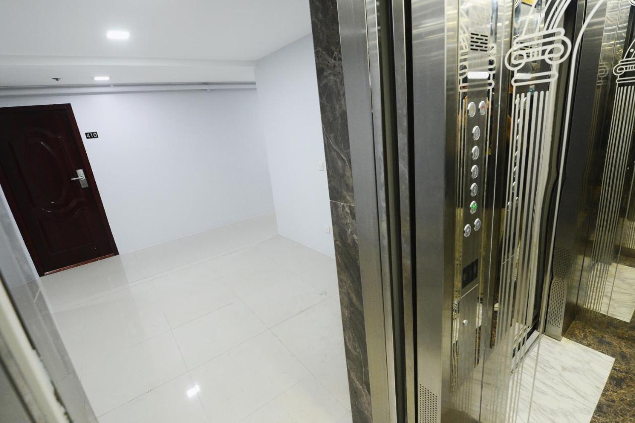 Cebu Courtyard Hotel Мактан Екстериор снимка