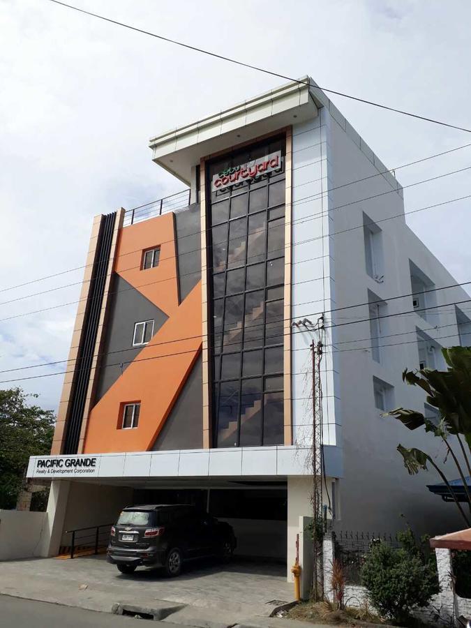 Cebu Courtyard Hotel Мактан Екстериор снимка