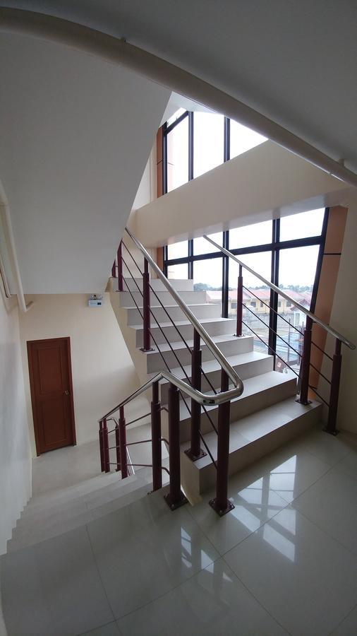 Cebu Courtyard Hotel Мактан Екстериор снимка