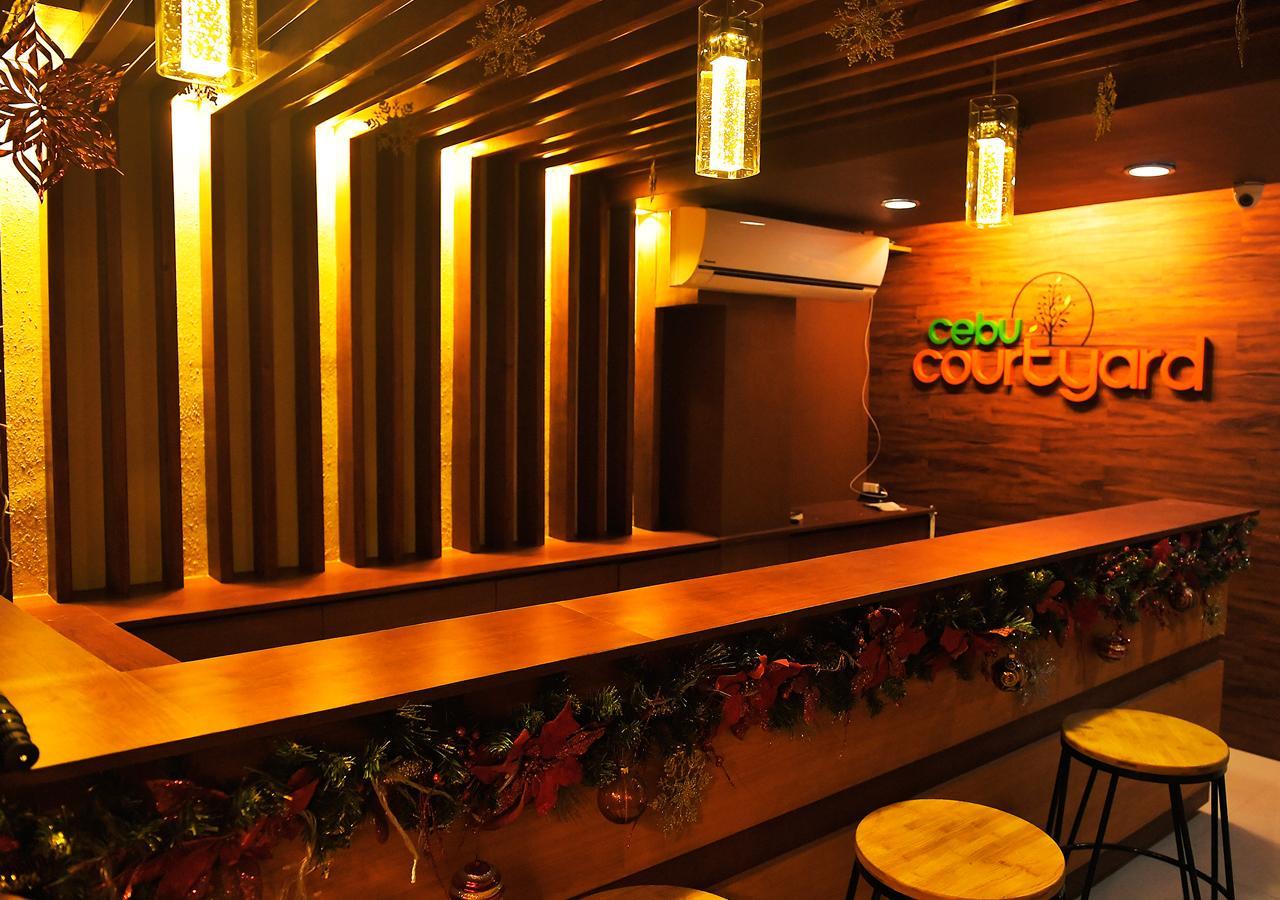 Cebu Courtyard Hotel Мактан Екстериор снимка