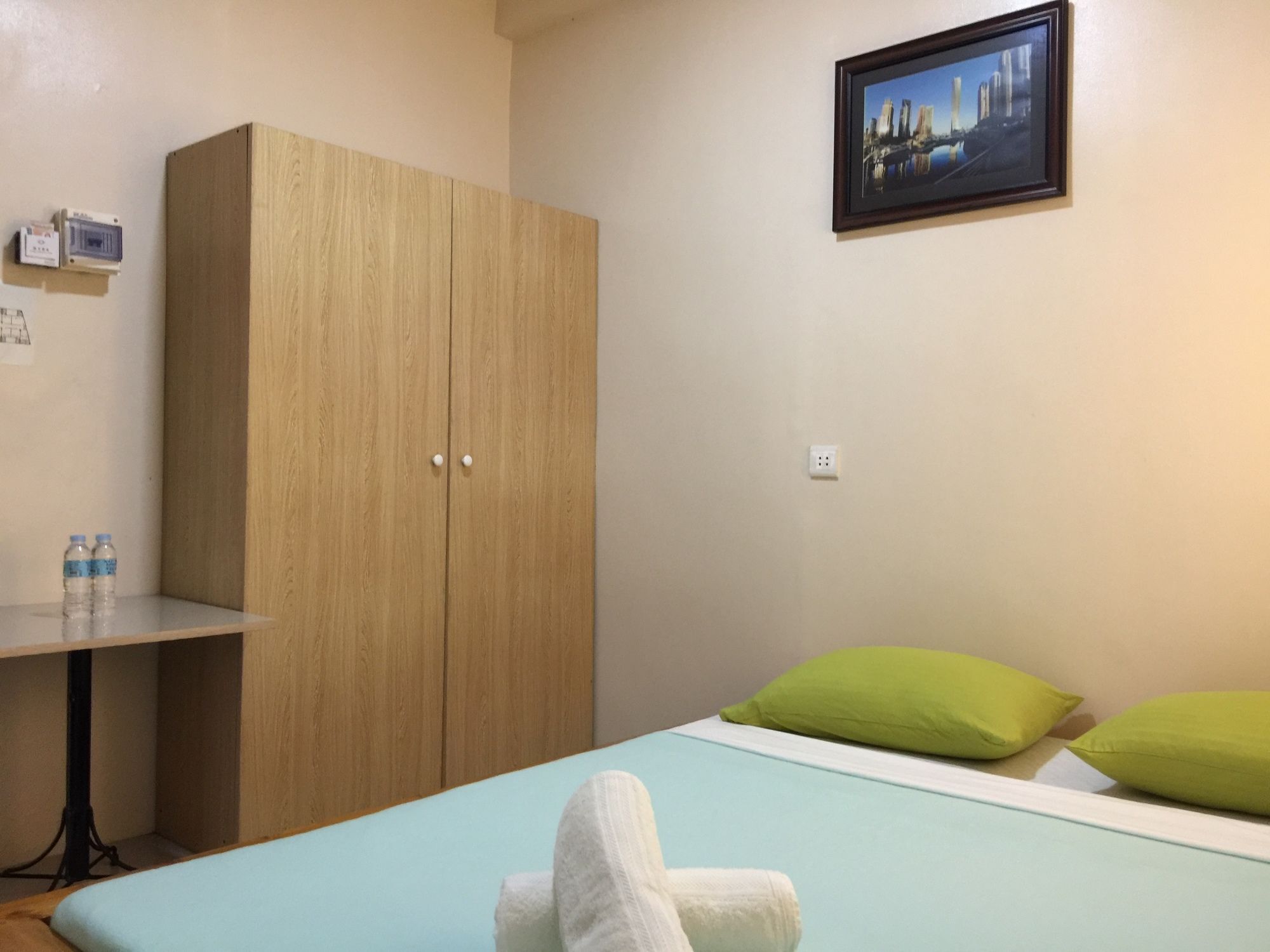Cebu Courtyard Hotel Мактан Екстериор снимка