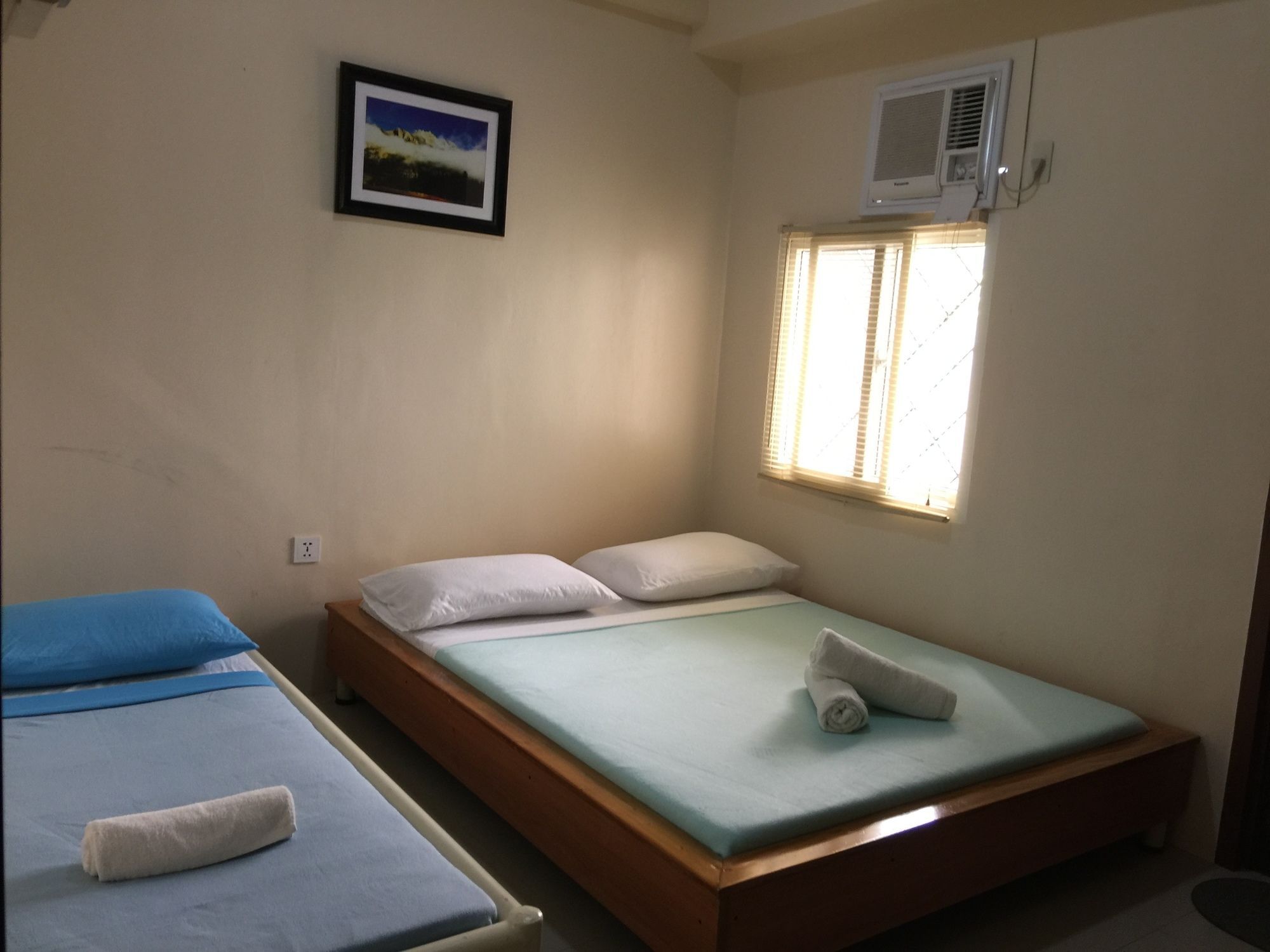 Cebu Courtyard Hotel Мактан Екстериор снимка