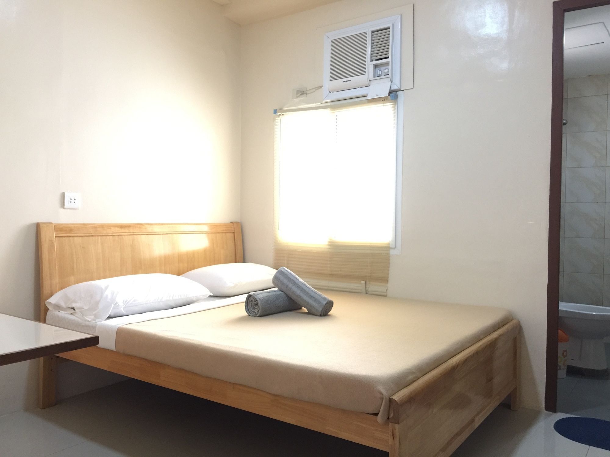 Cebu Courtyard Hotel Мактан Екстериор снимка